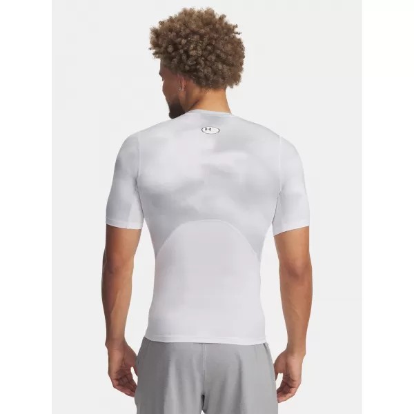  Pánské triko UNDER ARMOUR UA HG ARMOUR PRINTED SS 1383321-101 BÍLÁ 
