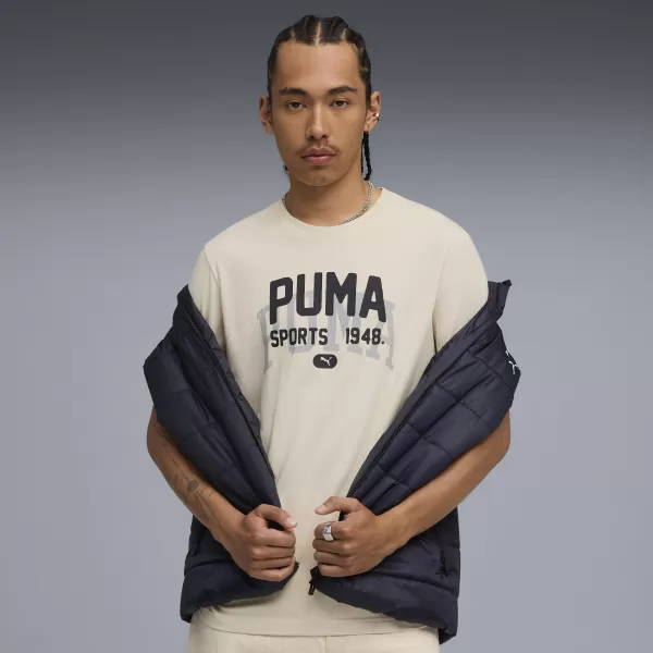  Pánské triko PUMA GRAPHIC VARSITY TEE 68803587 ALPINE SNOW 