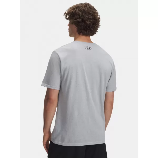  Pánské triko UNDER ARMOUR UA CAMO CHEST STRIPE SS 1376830-011 ŠEDÁ 