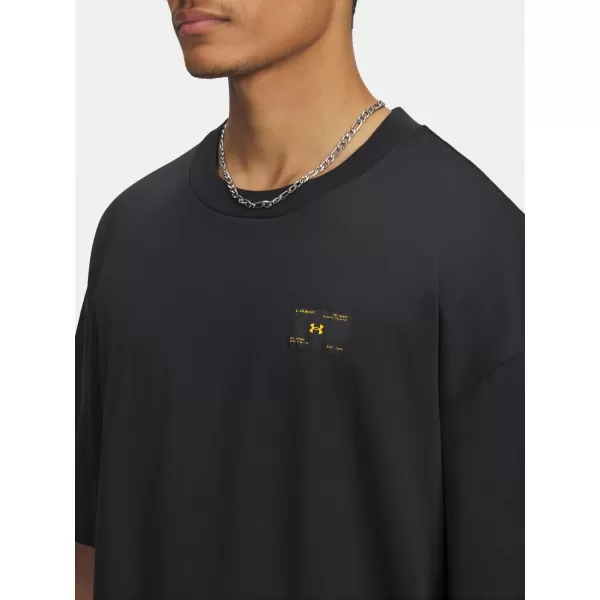  Pánské triko UNDER ARMOUR UA HWT WOVEN LABEL SS 6005668-001 ČERNÁ 