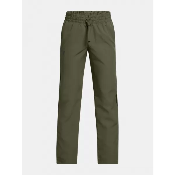  Chlapecké sportovní kalhoty UNDER ARMOUR UA B RIVAL WVN PANT 1390155-390 ZELENÁ 