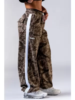 NEBBIA Oversized tepláky POWER 896 LIGHT BROWN CAMO