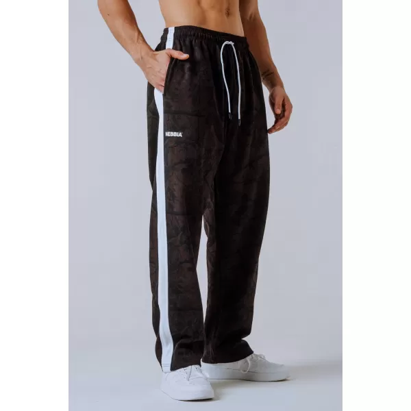  NEBBIA Relaxed fit tepláky POWER 904 DARK BROWN CAMO 