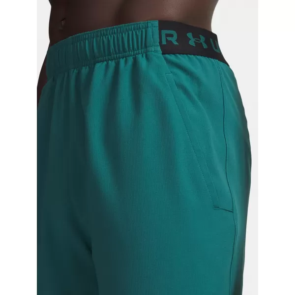  Pánské kraťasy UNDER ARMOUR VANISH WOVEN 6IN SHORTS 1373718-338 ZELENÁ 