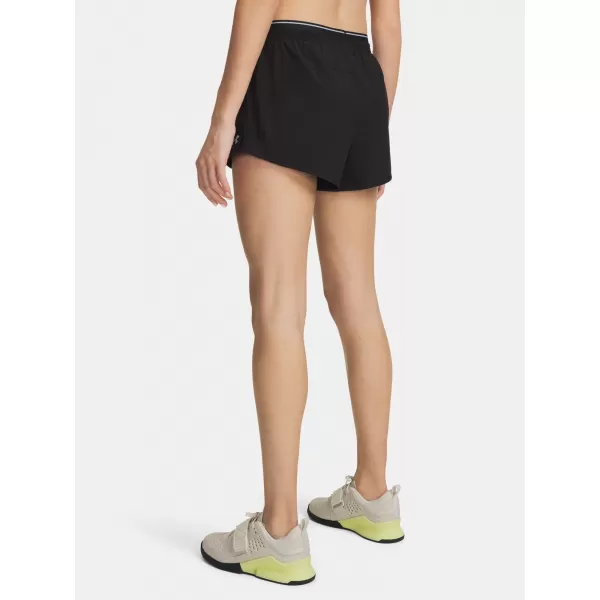  Dámské kraťasy UNDER ARMOUR VANISH WOVEN 3IN SHORTS 6009965-008 ČERNÁ 