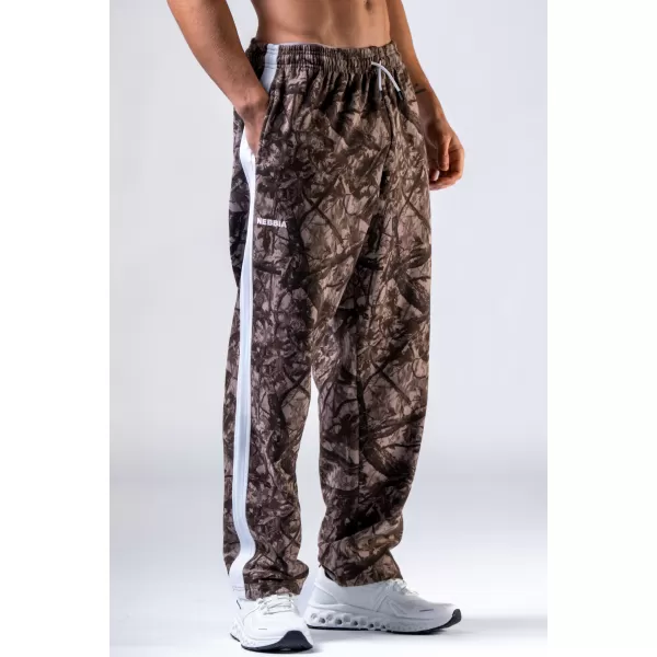  NEBBIA Relaxed fit tepláky POWER 904 LIGHT BROWN CAMO 