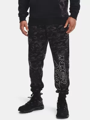 Pánské tepláky UNDER ARMOUR RIVAL FLC CAMO SCRIPT JGR 1366313-001 ČERNÁ