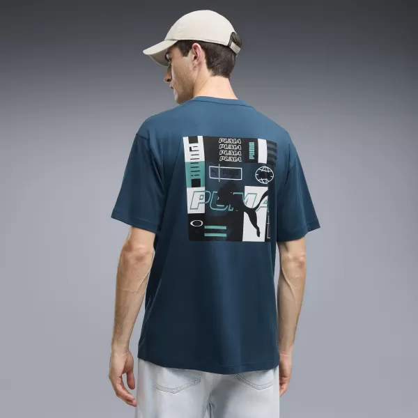  Pánské triko PUMA GRAPHICS RELAXED STACKED TEE 69436836 MIDNIGHT PETROL 