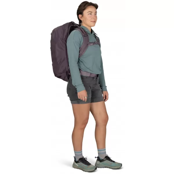  Dámský cestovní batoh OSPREY FAIRVIEW 40 GRAPHITE PURPLE 