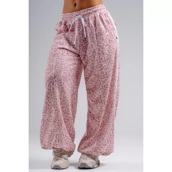  Baggy tepláky s leopardím vzorem NEBBIA PRIMAL 865 PINK LEOPARD 