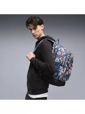 Batoh PUMA ACADEMY AOP BACKPACK 09115027 MIDNIGHT PETROL/FOR ALL TIME RED/RUNNING BADGES AOP