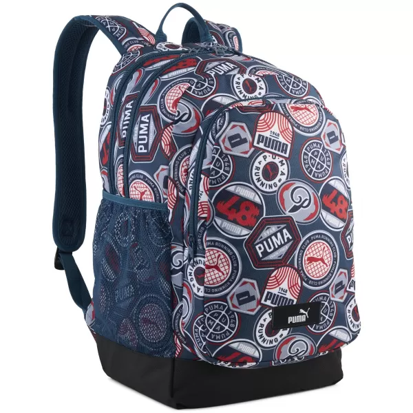  Batoh PUMA ACADEMY AOP BACKPACK 09115027 MIDNIGHT PETROL/FOR ALL TIME RED/RUNNING BADGES AOP 