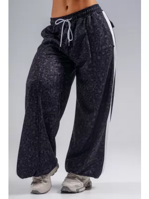 Baggy tepláky s leopardím vzorem NEBBIA PRIMAL 865 BLACK LEOPARD
