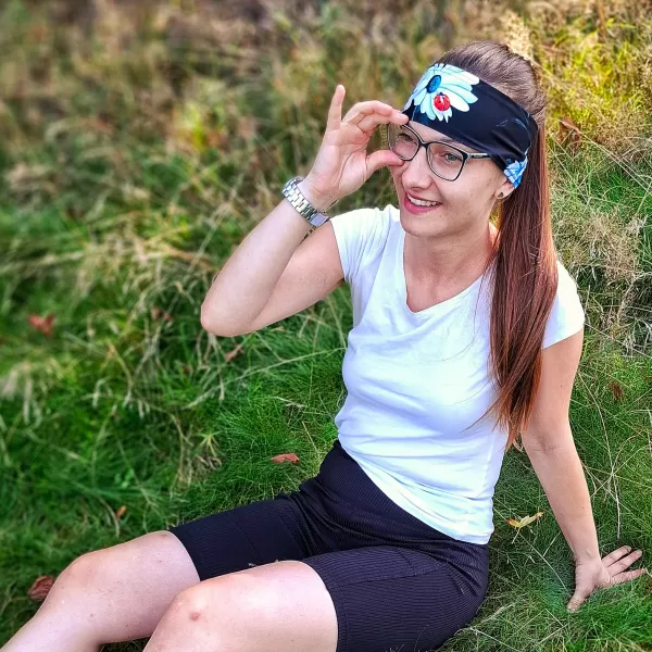  Dětská sportovní čelenka WAMU LUČNÍ KYTKY ČERNÁ 