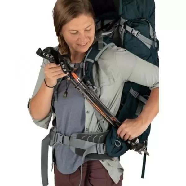  Dámský batoh OSPREY ARIEL PLUS 70 NIGHT JUNGLE BLUE 