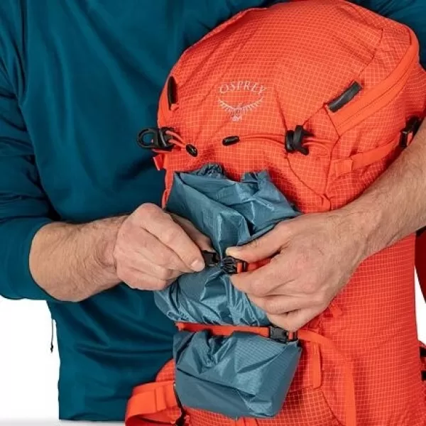  Batoh OSPREY MUTANT 22 MARS ORANGE 