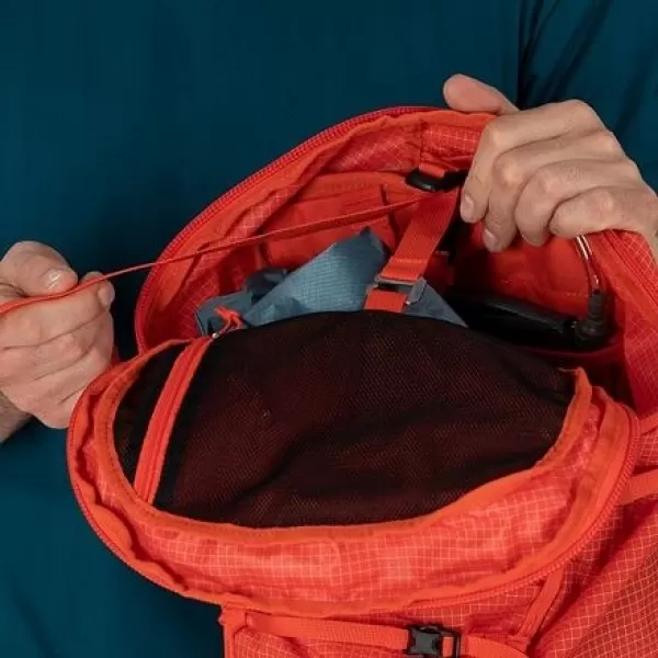  Batoh OSPREY MUTANT 22 MARS ORANGE 