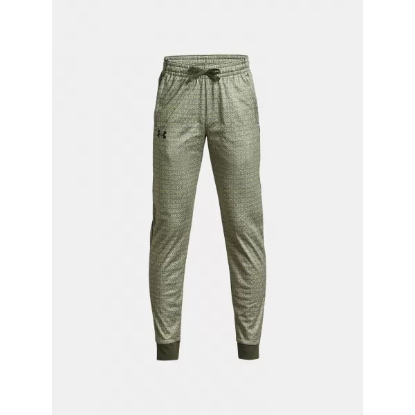  Chlapecké sportovní kalhoty UNDER ARMOUR PENNANT 2.0 NOVELTY P 1373498-390 ZELENÁ 