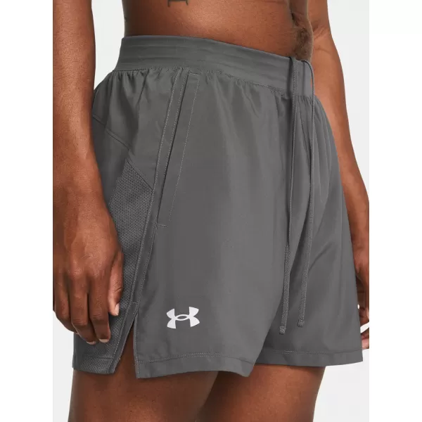  Pánské kraťasy UNDER ARMOUR LAUNCH 5'' SHORTS 1382617-025 ŠEDÁ 